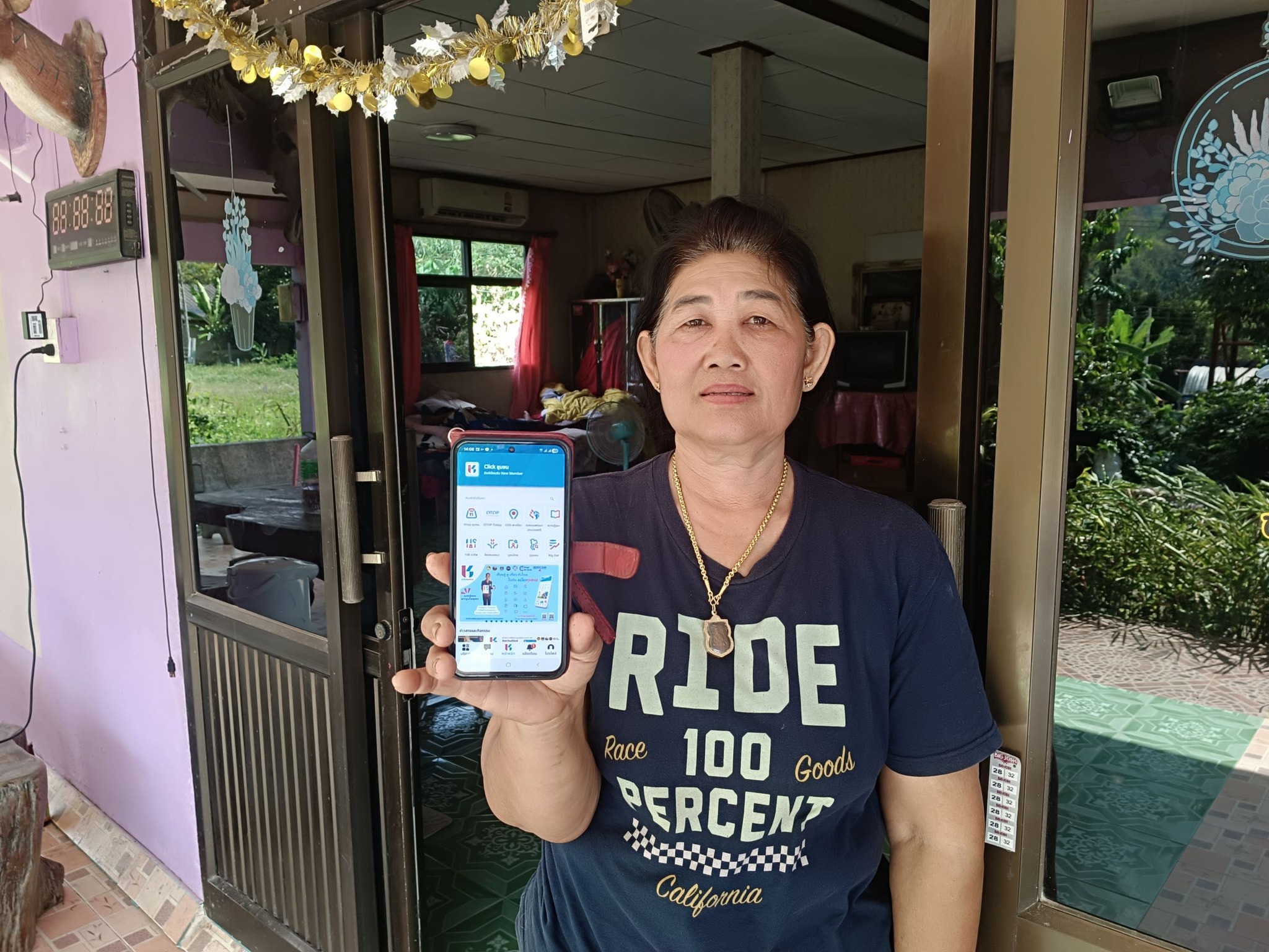 พช.นบพิตำ : ประชาสัมพันธ์ร้านค้าใน Shop ชุมชน ช็อปช่วยชุมชนผ่านแอปพลิเคชัน Click ชุมชน
